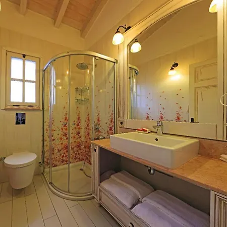 Swan Deluxe 1890 B&B 5*