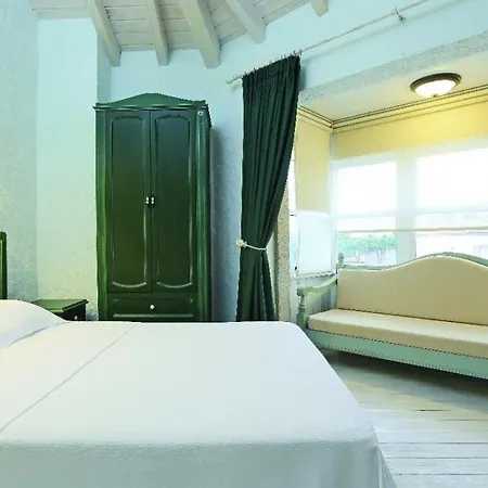 Swan Deluxe 1890 Çeşme